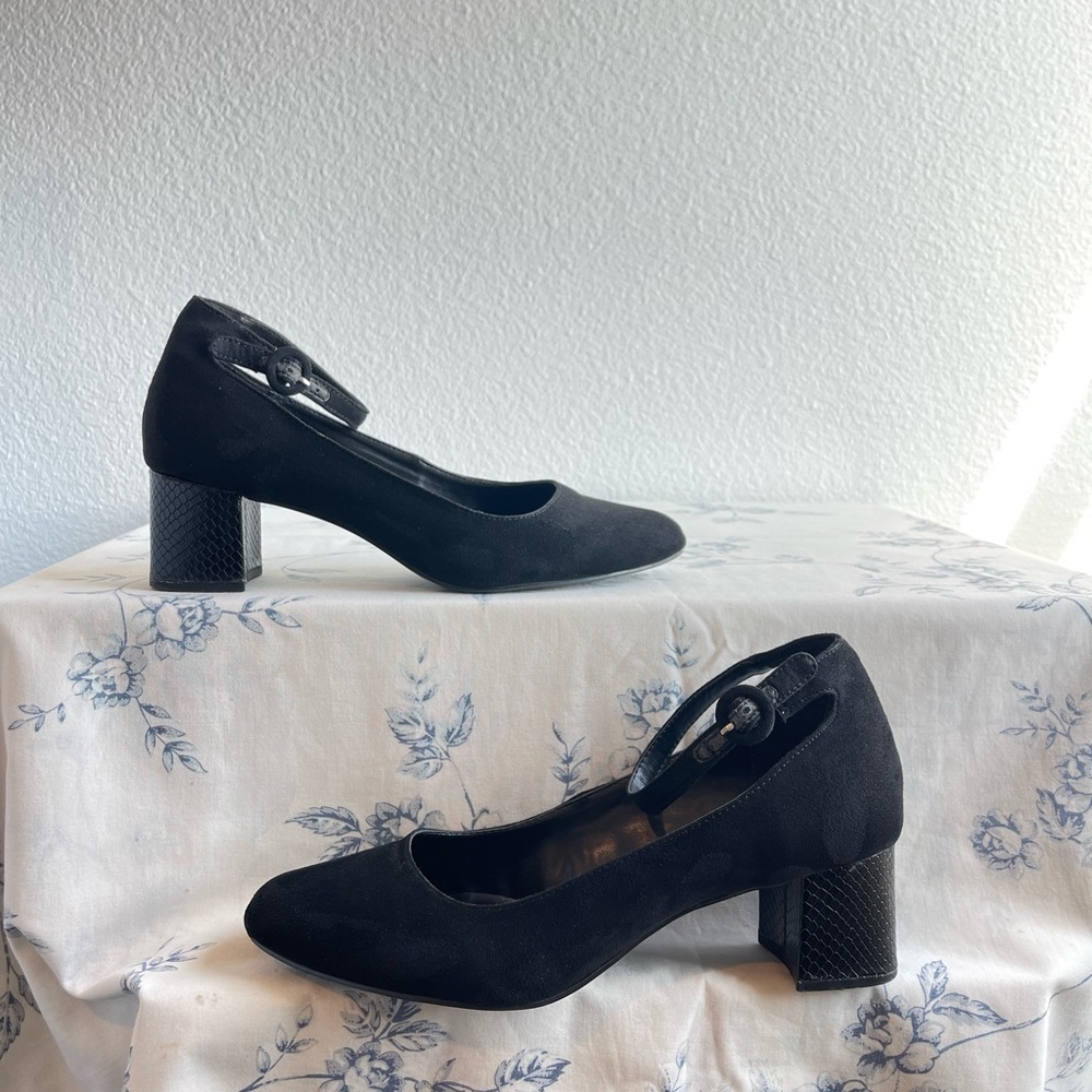 black block pumps